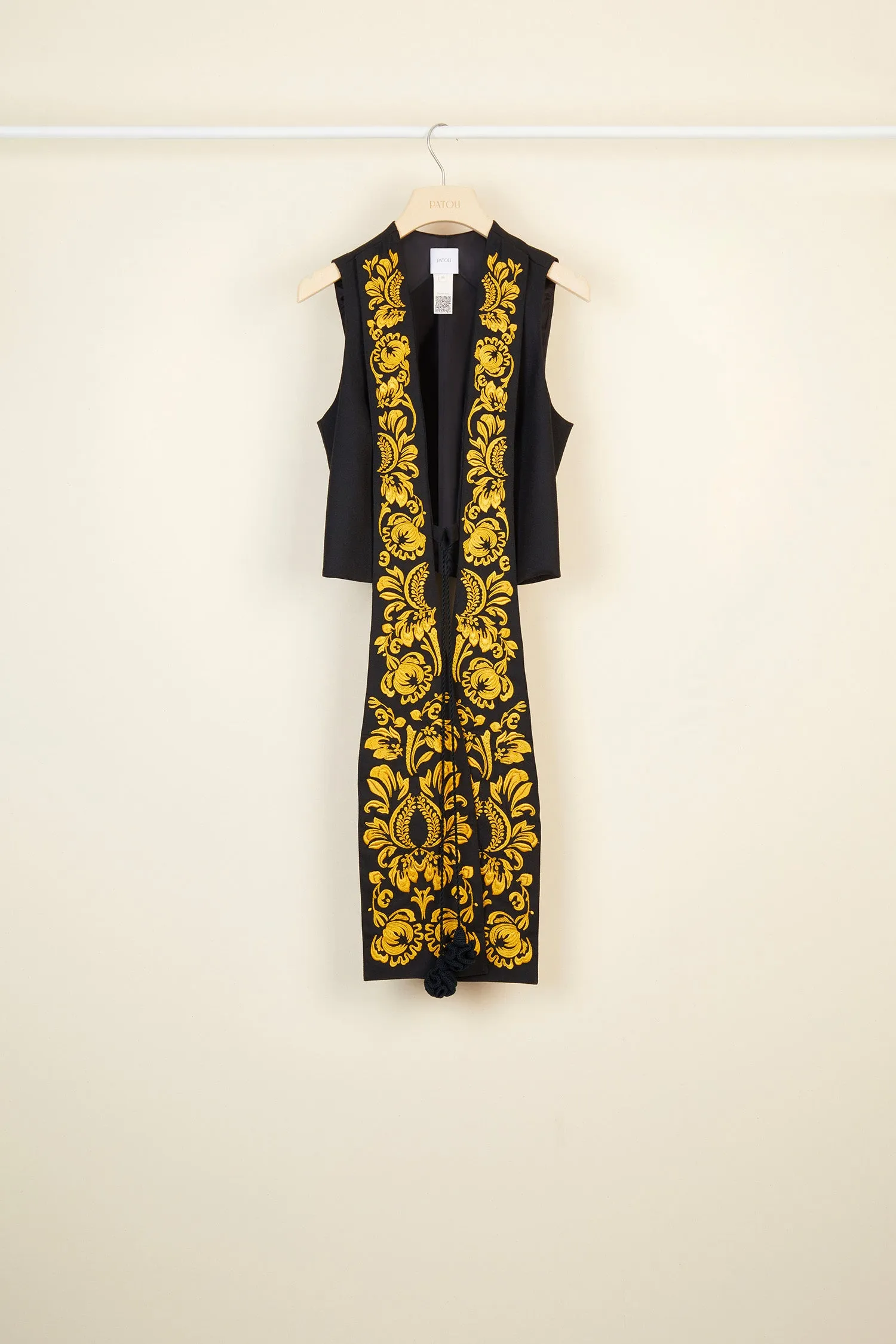 Embroidered lapel velvet gilet