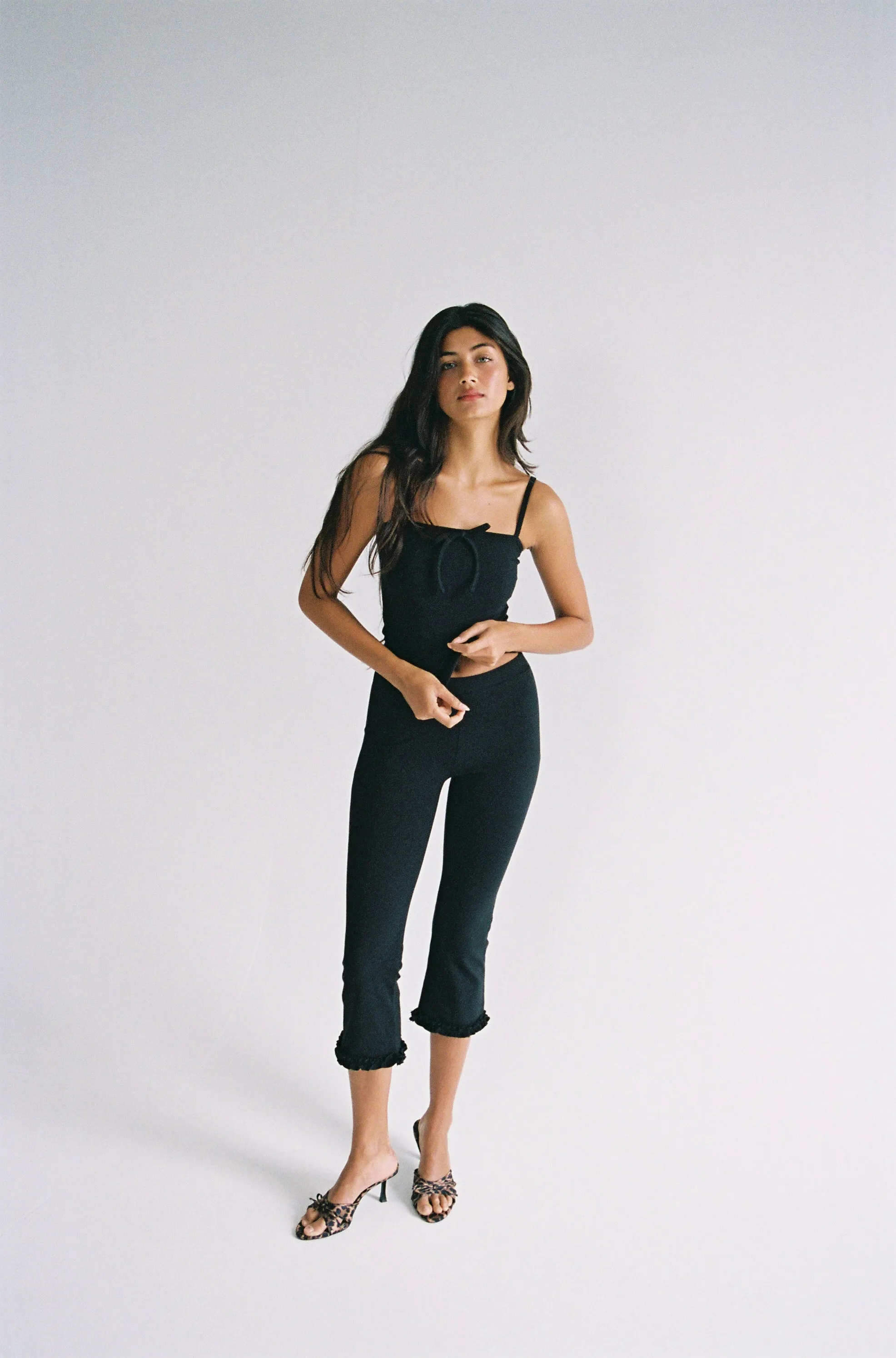 RUFFLE CAPRI IN ONYX