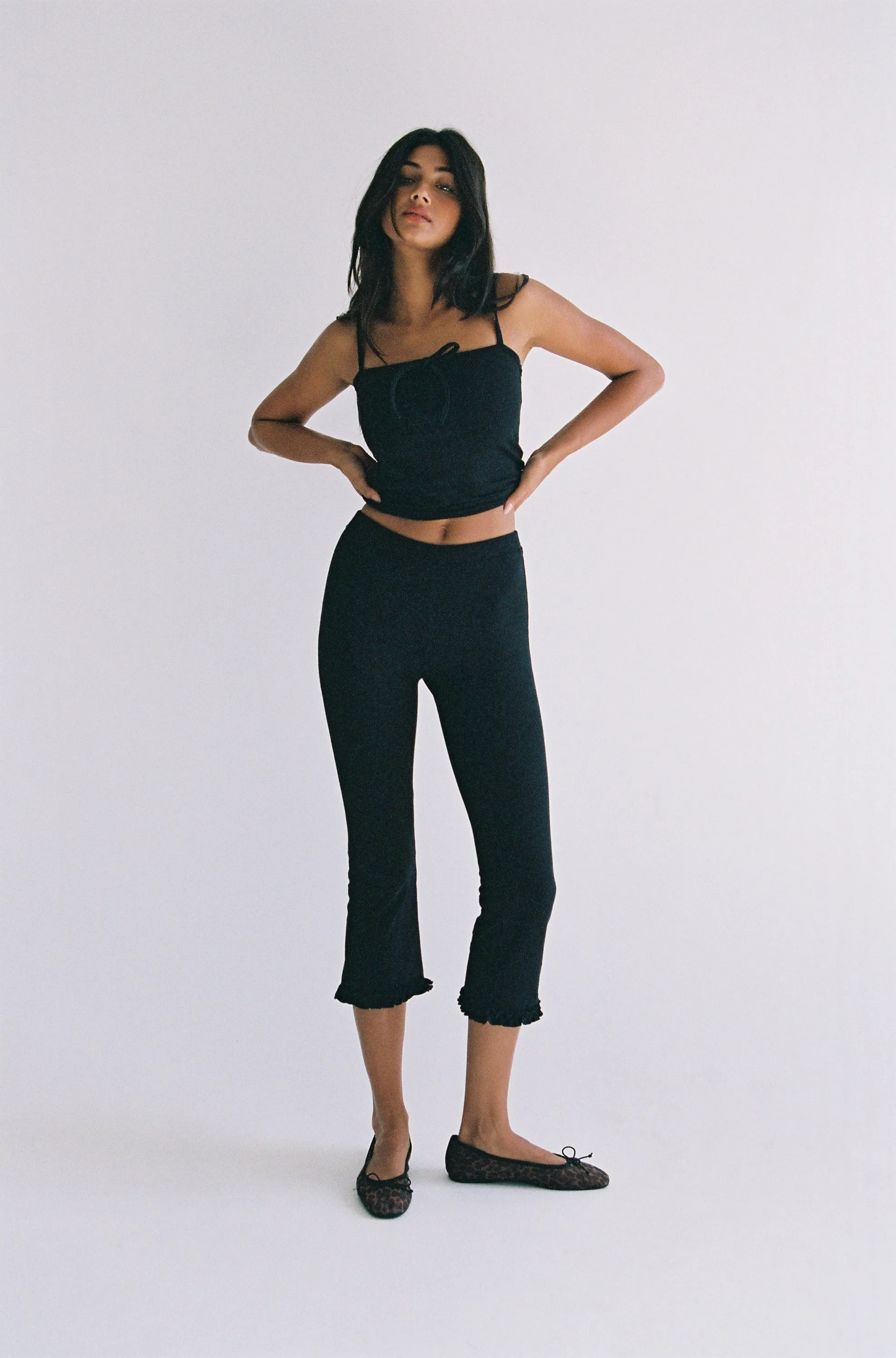 RUFFLE CAPRI IN ONYX