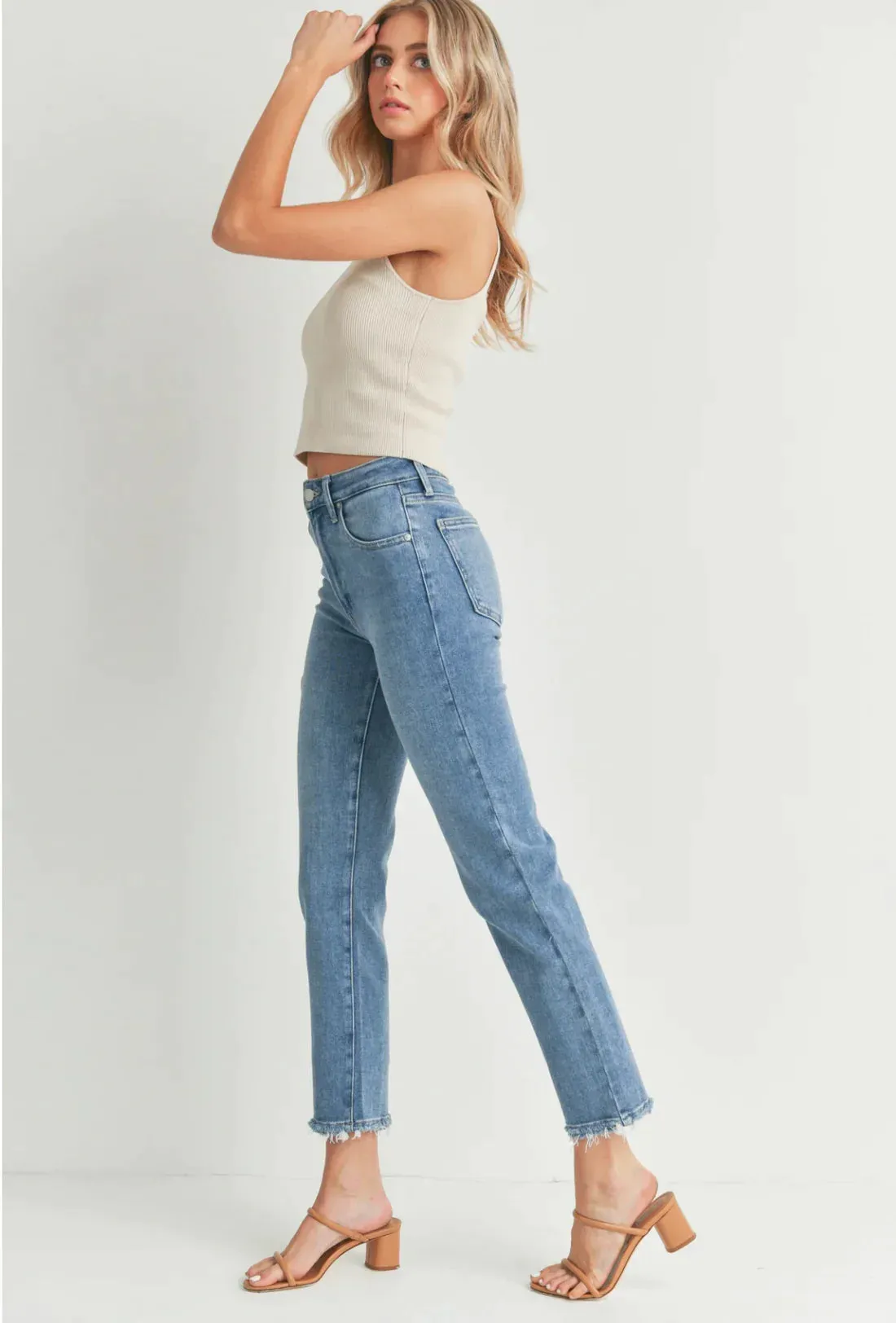 STRAIGHT WITH POCKET AND HEM BUST JEANS