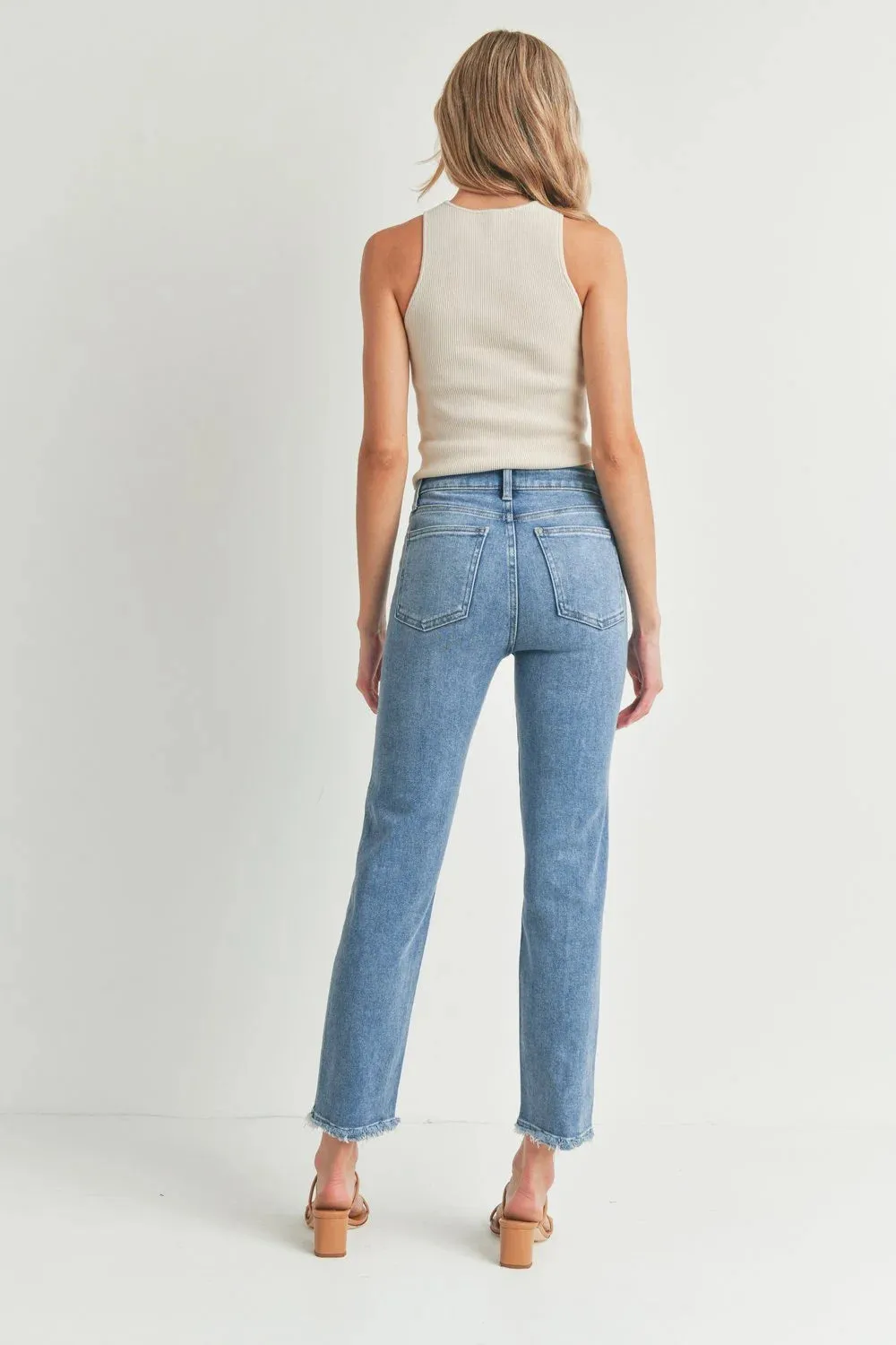 STRAIGHT WITH POCKET AND HEM BUST JEANS