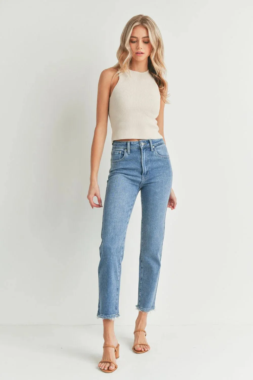 STRAIGHT WITH POCKET AND HEM BUST JEANS