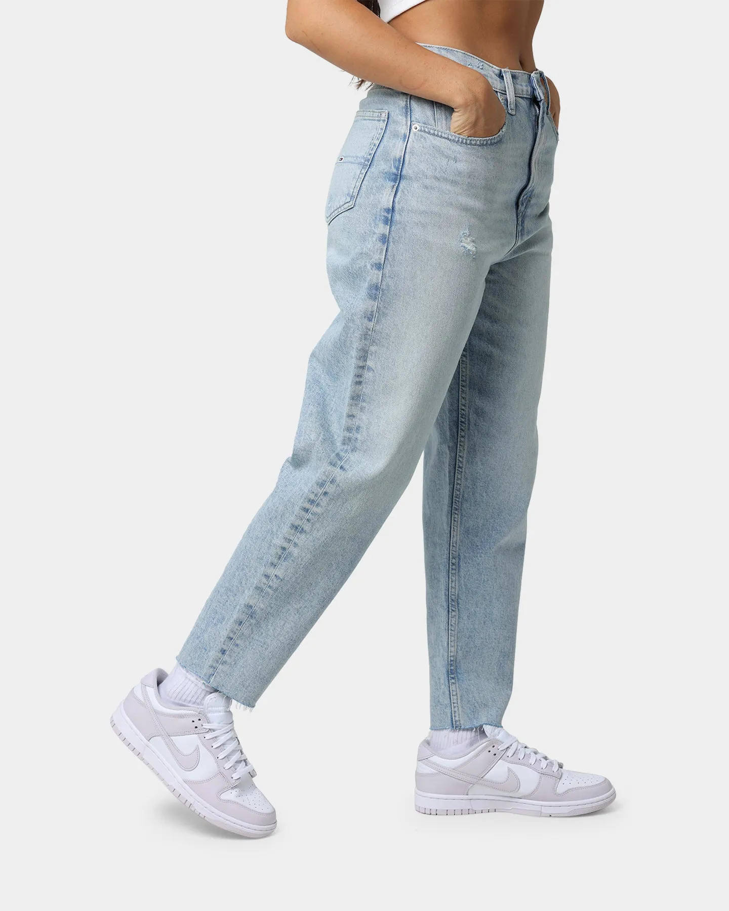 Tommy Jeans Women's Ultra High Rise Mom Jeans Denim Light